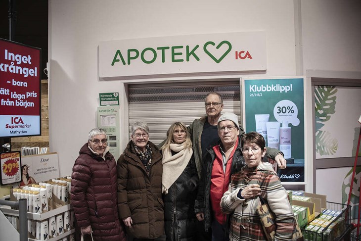PRO Husby/Långshyttan är kritiska till Apoteket Hjärtats öppettider i Långshyttan. Från vänster: Leila Hallström, Berit Jansson, Inger Jenserud, Sannas Gunnar Malmqvist, Per Morelius och Lillebil Brus. Foto: Christian Larsen