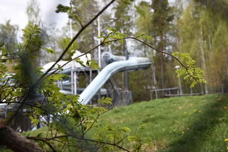 Slättabadet får ej en framtid, men Falu kommun riktar nu i stället ekonomiska medel á 15 miljoner kronor till att utveckla hela Slätta centrum. Foto: Ralf Jennische Péclard