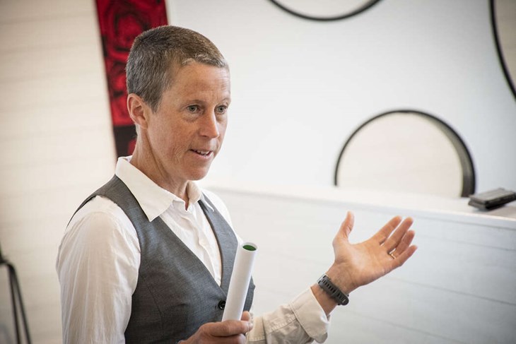 Hanna Bergman mötte stora frågetecken hos företagarna i Hedemora när det gällde införandet av det nya systemet på återvinningscentralen. Foto: Christian Larsen