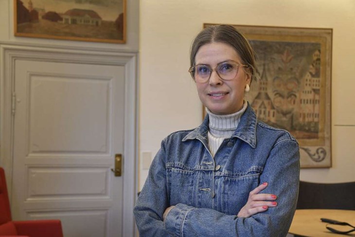 Liza Lundberg (S) redogör för flera av partiets viktiga frågor inför årets kommunval i Falun. Foto: Alva Folkesson