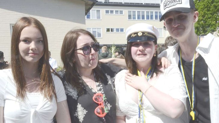 Studenten Saga Kiviranta med mamma Irina, syster Lea och bror Alex. Foto: Maria Karlsson