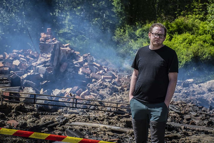 Denniz berättar om den omskakande natten. Foto: Christian Larsen