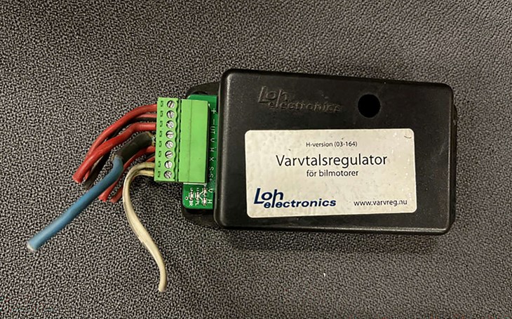 Polisen tog förarens varvtalsregulatori beslag. Elektroniskt begränsar den motorns varvtal. Foto: Polisens förundersökning