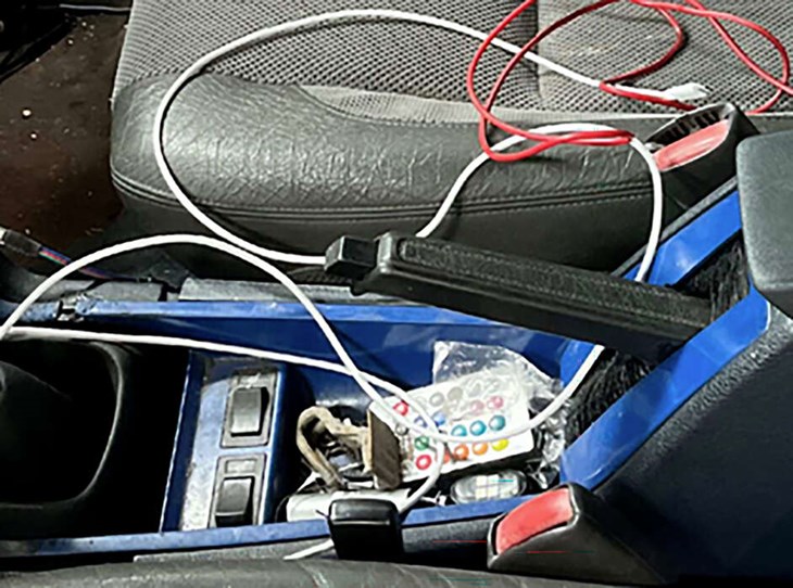 Kablaget som gjorde det enkelt att från förarkupén reglera varvtalsregulatorn. Foto: Polisens förundersökning