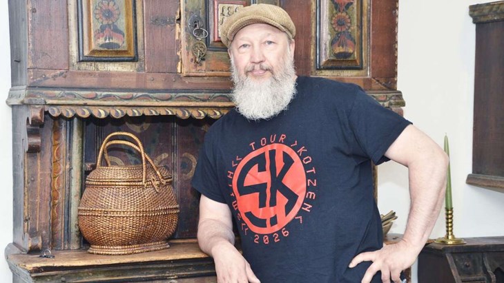 Thomas Norén har i 25 år samlat på antika föremål och kunskap om dessa. Foto: Maria Karlsson