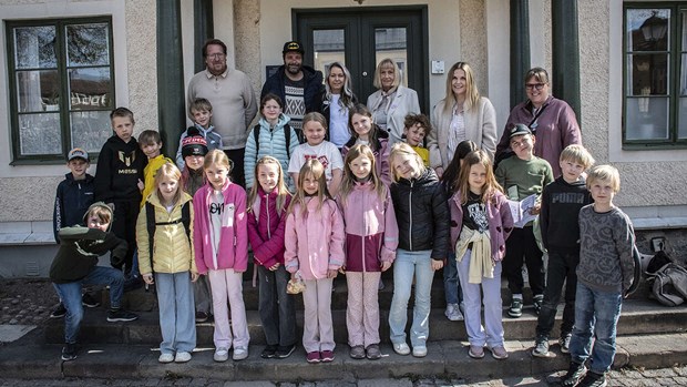 Upplysta lågstadieelever grillade kommunalrådet