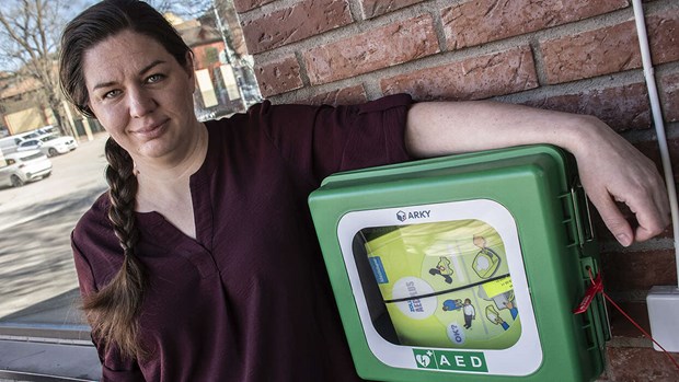Sms-livräddaren Sara om slumpen, nallen och arbetsskadan: 