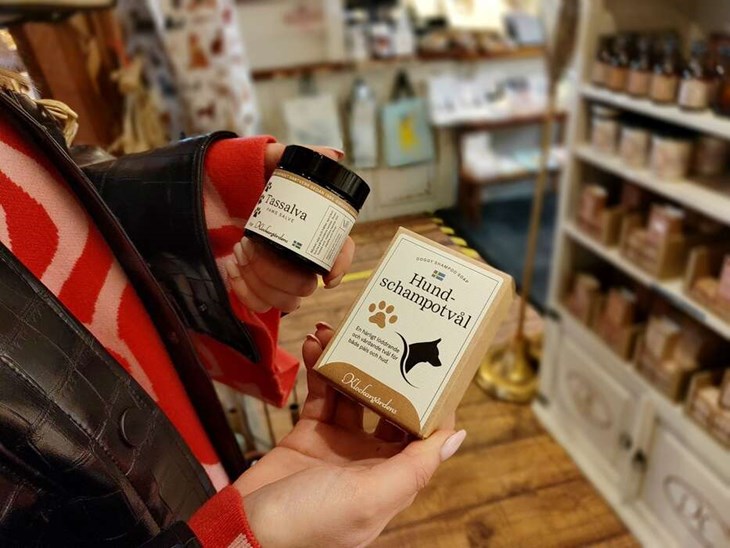 30-årsjubilerande Klockargårdens har även produkter för hundar och katter - både salvor och schampotvålar.