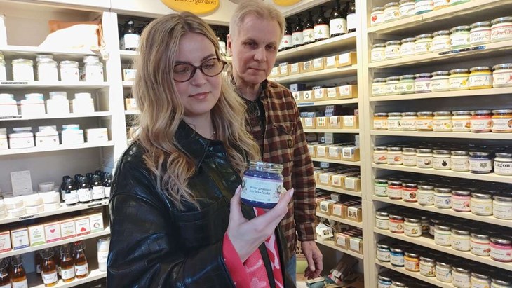 Doftljusen har efter de hårda tvålarna blivit en storsäljare, med lika många roliga namn som tvålarna