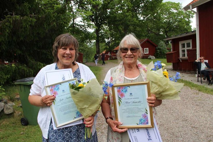 Laila Backman och Märit Sennerlöf fick ta emot Norberg kommuns förenings- respektive kulturstipendium vid nationaldagsfirandet på Karlberg