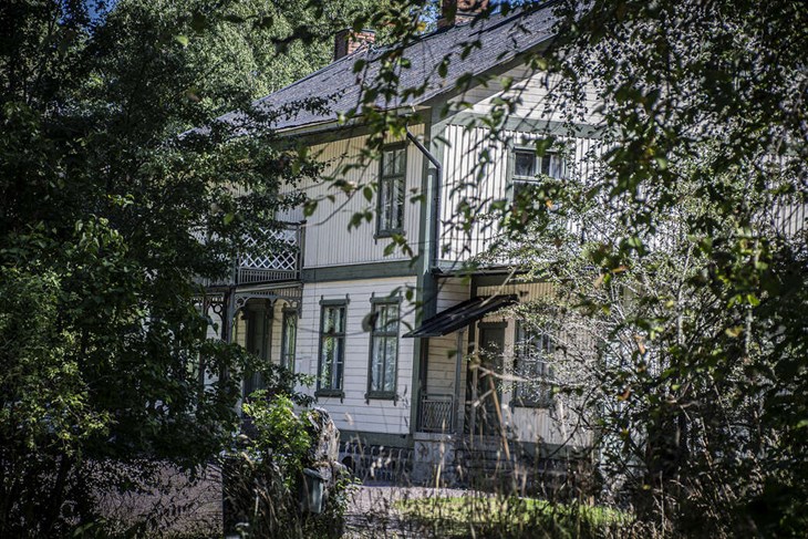 Här bodde brukspatron Peter Cederberg, som köpte bruket av sin mor. I dag är det privatbostad. Foto: Christian Larsen