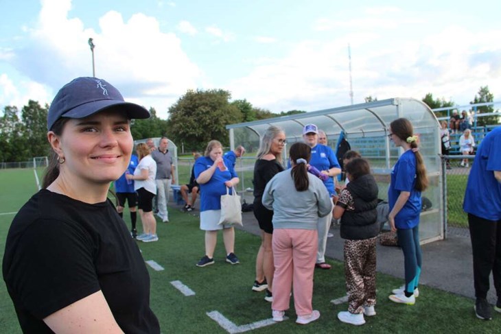 Var ska en museiintendent som ansvarar för ett fotbollsmuseum om inte på - fotbollsplanen. Alice Dahle började som ledare i Stjärnlaget samma dag som hon startade sitt museijobb i Avesta.