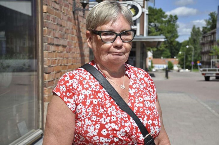 Carina Hult, 52 år, Avesta: Jag var borta hela förra veckan, det var tur, men jag hörde att min mamma fick dunkar med vatten av sambons son. Han bor i Nordanö och där var det ingen fara med vattnet.