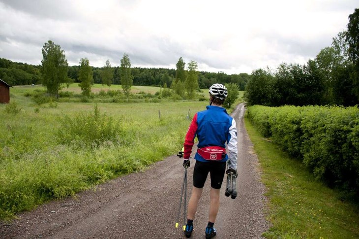 "Jag trivs riktigt bra ute på landsbygden", säger Aaron som har bott i Lövsveden hela sin uppväxt. Foto: Lisa Björklund