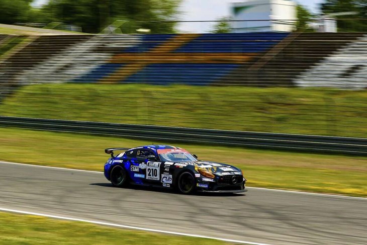 Jonathan Engström in action. Juli och augusti blir intensivt för Säters motorstjärna, med flera tävlingar. Foto: Spezial Tourewagen Trophy