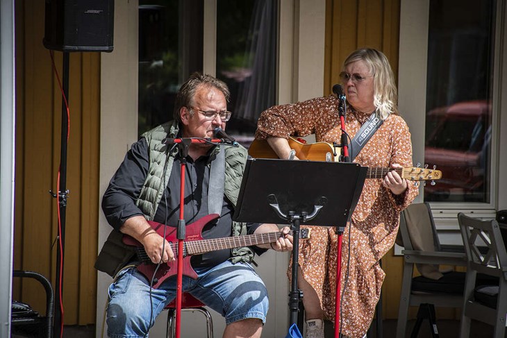 Mikael Jansson och Elisabeth Lindell stod för underhållningen under dagen. Foto: Christian Larsen
