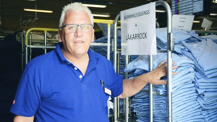 Jan Eriksson, produktionschef på Fredriksbergstvätten, firar gärna framgångarna med hela sin personal. Foto: Maria Karlsson