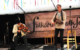 Folkfesten bjöd på stora musikupplevelser i regnet