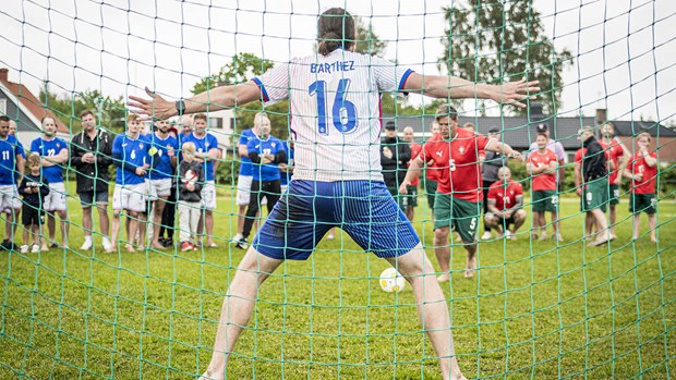 Barfota och plastboll – succéreceptet bakom folkfesten