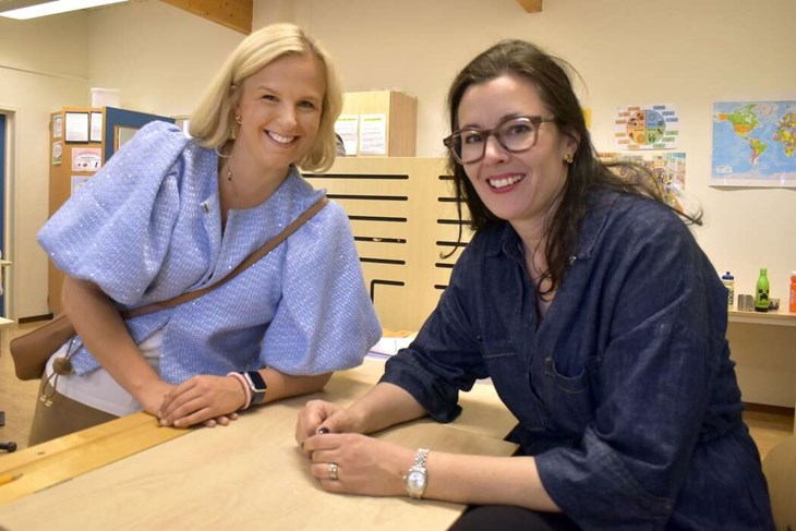 Frida Backlund och Therese Oljans Backlin besökte eleverna i klass 3A på Enbacka skola. "Vi hoppas att fler skolor ska nappa, det vore fantastiskt att kunna besöka alla skolor i Avesta, Hedemora och Säters kommun", säger Therese Oljans Backlin. Foto: Pär Sönnert