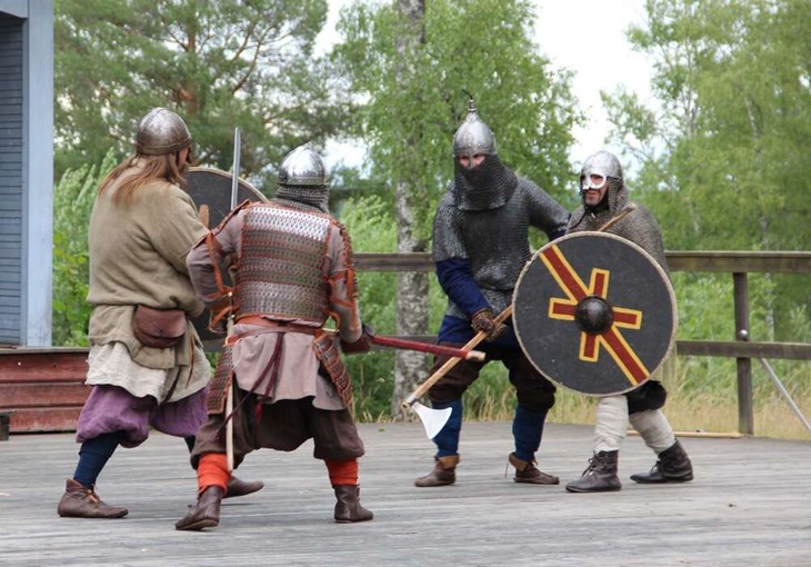 En vikingadag med strider och möjlighet att få känna och prova på vikingarnas utrustning, var en nyhet för året.