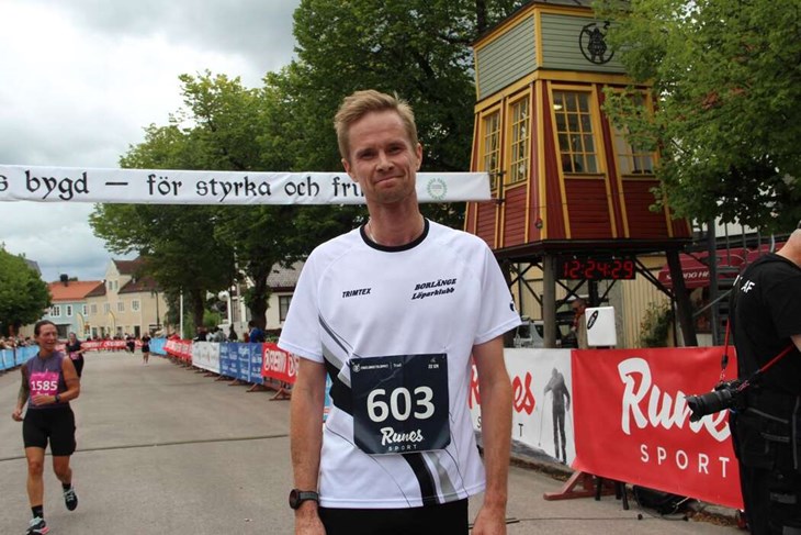Simon Andersson från Borlänge vann årets Engelbrektslopp Trail i överlägsen stil - fem minuter före tvåan.