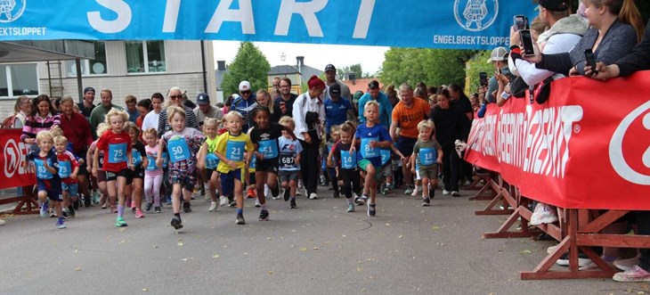 Starten för de allra yngsta - ett lopp om 500 meter - lockade fram tävlingsinstinkten hos många.