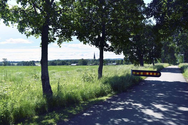 I Bro finns redan detaljplan som tillåter bostäder i två våningar. Kommunen för också diskussioner med flera intressenter, men inga avtal är ännu påskrivna. Foto: Karin Diffner