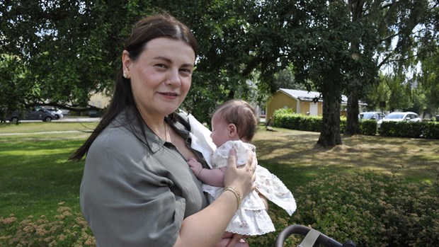 Evelina är valrörelsens yngsta kampanjarbetare Evelina är valrörelsens yngsta kampanjarbetare