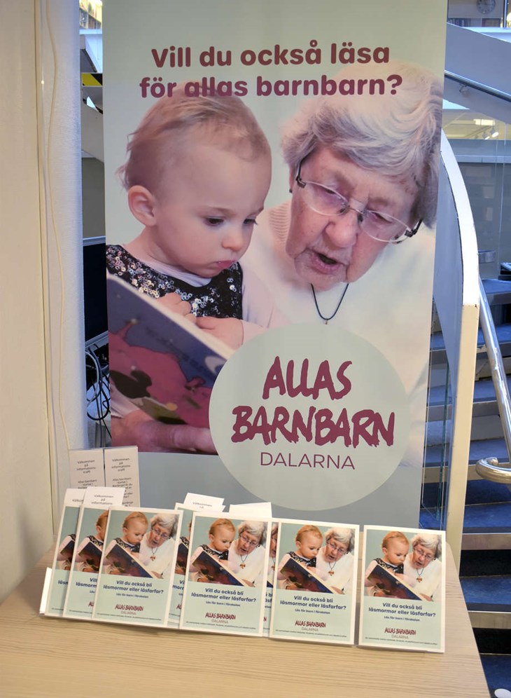 "Allas Barnbarn" går ut på att ideella läsare besöker förskolor för att läsa högt för barn, både enskilt och i mindre grupper. Den 1 september hålls ett informationsmöte om detta, på Borlänge bibliotek. Foto: Pär Sönnert
