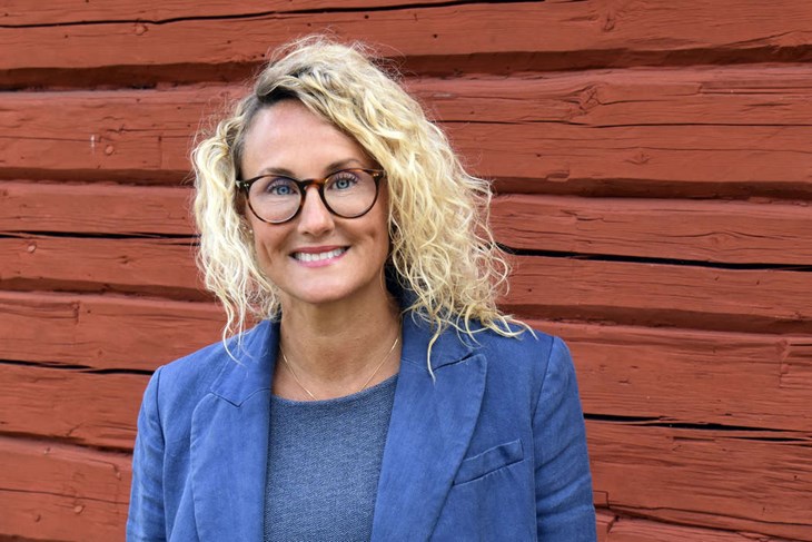 Caroline Willfox Byström föddes i Halmstad, växte upp i Göteborg och har bott i Säter sedan 2007. Foto: Pär Sönnert