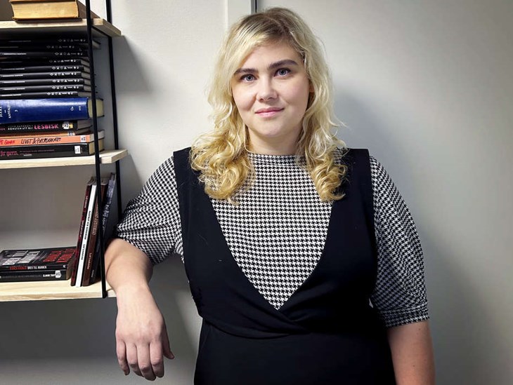 Emelie Larsson har varit medlem i Vänsterpartiet i många år, men det är först nu som hon gått in i kommunpolitiken i Borlänge. Foto: Karin Diffner