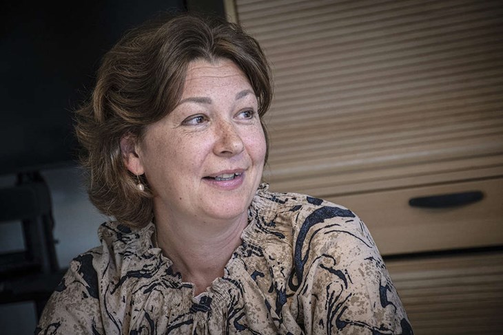 Oksana Lukina är snart i mål med arbetet med sitt tredje val. Men när valresultatet är klart fortsätter arbetet med städning, arkivering och att lägga grunden för nästa val. Foto: Christian Larsen