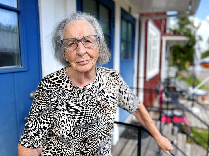 Nu har Astrid funnit sig till rätta i sin nya lägenhet på Stjernan. "Nu bor jag kvar här", säger hon. Foto: Karin Diffner