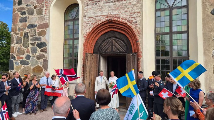 I år har rekordmånga valt att gifta sig i någon av Borlänges kyrkor. Två av dem är Max Bergström och Moa Larsson som sa ja till varandra förra lördagen i Torsångs kyrka. Foto: August Diffner Karlsson 