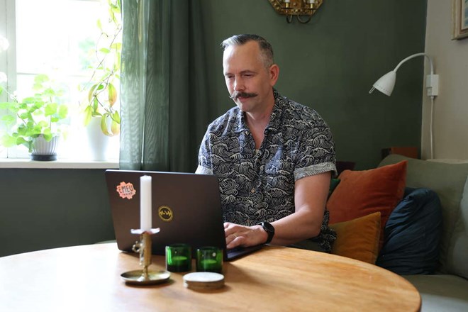 Polisen Roger debuterar som författare