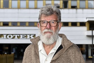 Släpper bok på 70-årsdagen 
