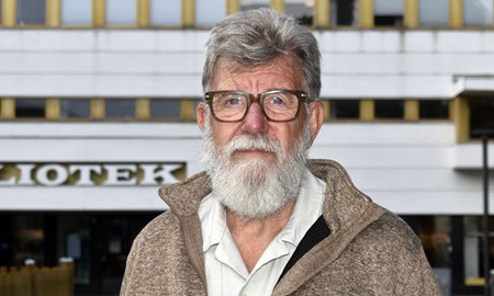 Släpper bok på 70-årsdagen 