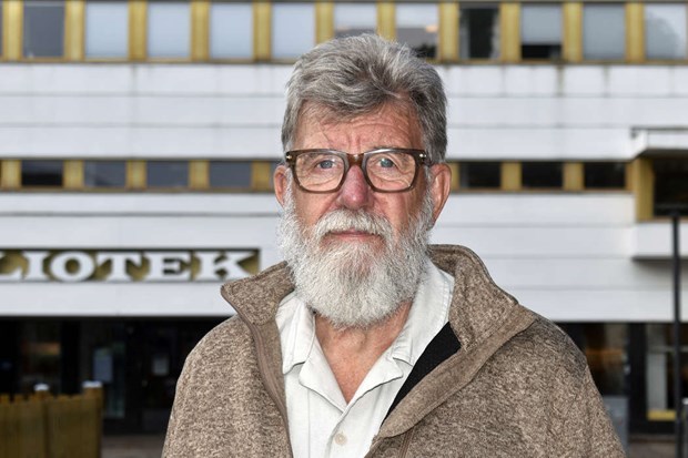 Släpper bok på 70-årsdagen 