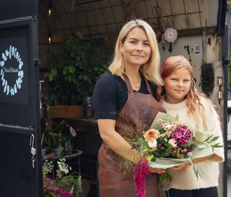Sophie startade blombutik i gammalt hästsläp