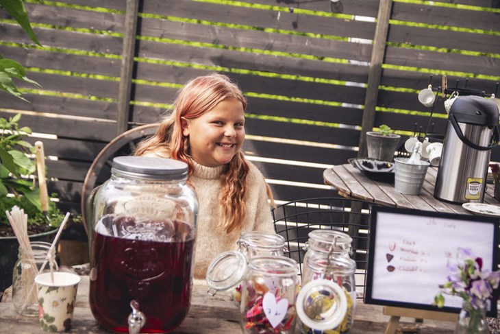 Sophies dotter Jill sköter kaféet. Foto: Sophie Dickfors