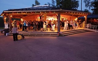 'Väldigt fint att så många kommer hit och dansar'