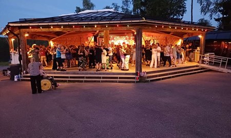 'Väldigt fint att så många kommer hit och dansar'