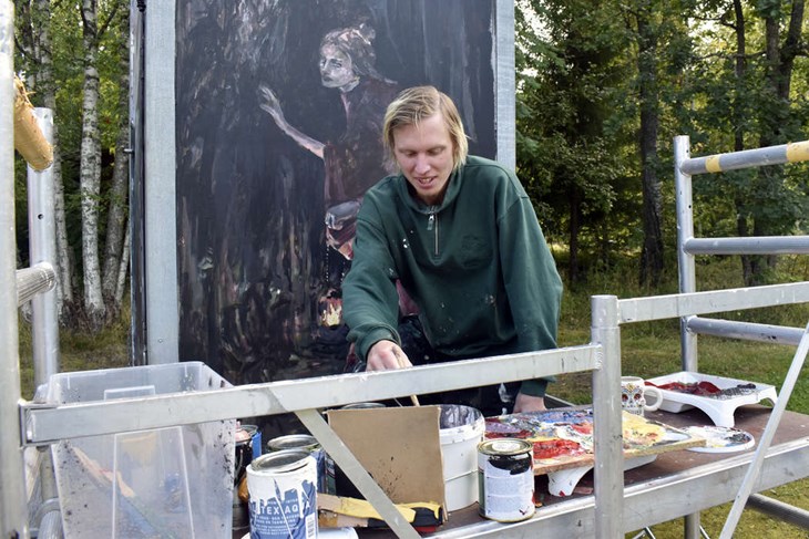 Vid intervjun hade Josef Norgren bara några mindre detaljer kvar att göra på konstverket. Foto: Pär Sönnert