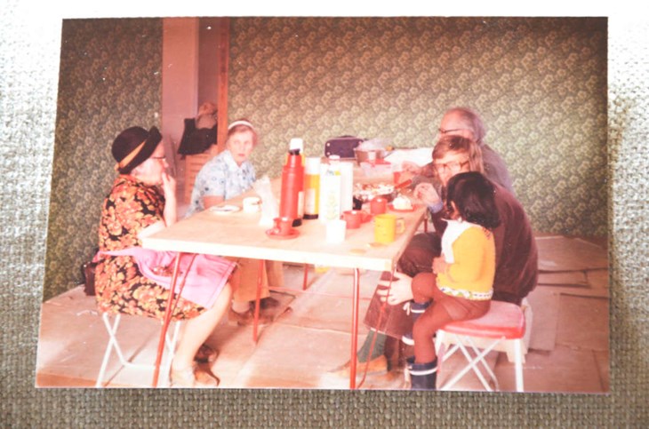 Foto på en paus i arbetet när husen byggdes. Foto: Maria Karlsson