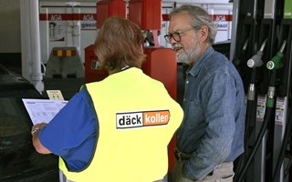 Bilister fick däcken kollade