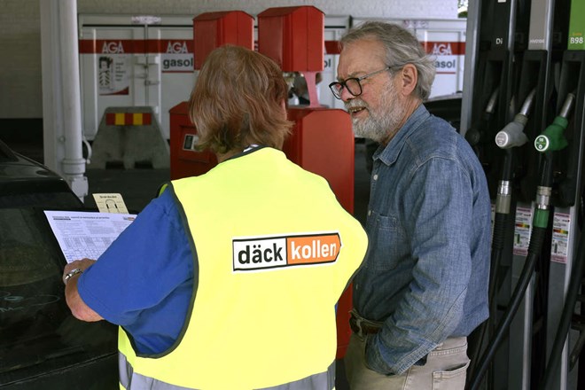 Bilister fick däcken kollade