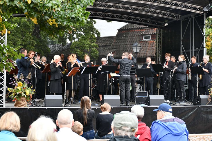 Musikkåren var den första musikaliska akten på stora scen. 