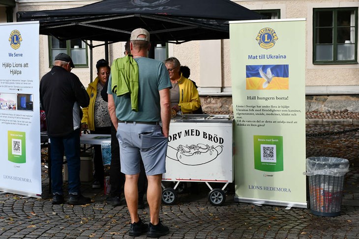 För den hungrige fanns det korv att köpa av Lions.