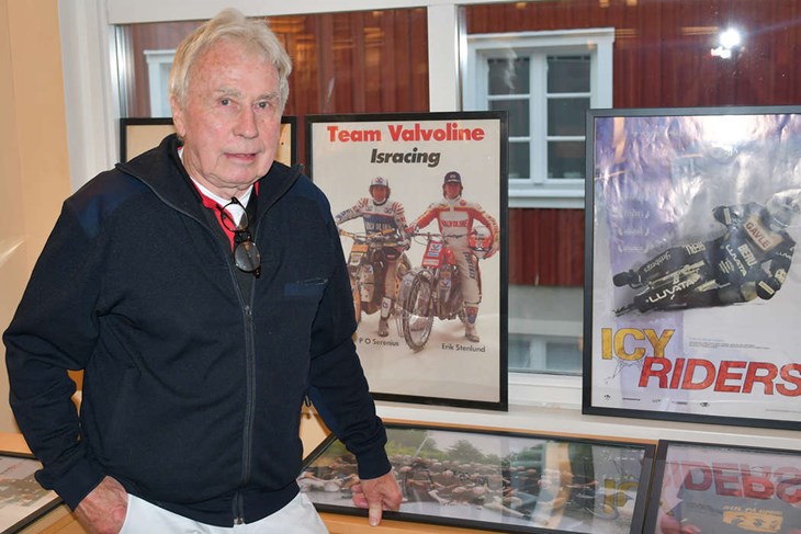 Per-Olof ”Posa” Serenius var en av programpunkterna. Han berättade om sin isracingkarriär på stadsbiblioteket.